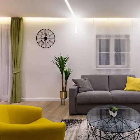 Downtown Marcius Luxury With Jacuzzi & Sauna זאדאר