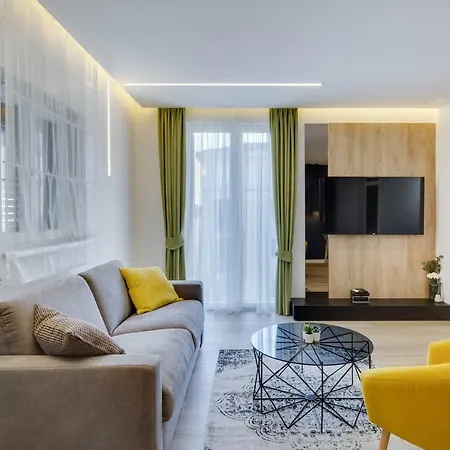 Downtown Marcius Luxury With Jacuzzi & Sauna דירה