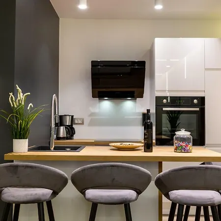 Downtown Marcius Luxury With Jacuzzi & Sauna *