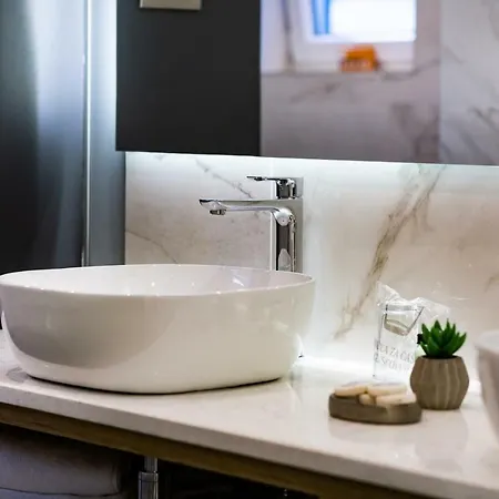 Downtown Marcius Luxury With Jacuzzi & Sauna *