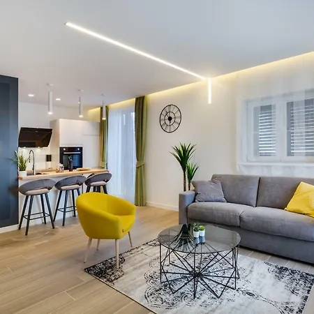 Downtown Marcius Luxury With Jacuzzi & Sauna * זאדאר