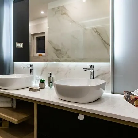 Downtown Marcius Luxury With Jacuzzi & Sauna زادار