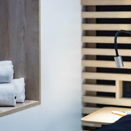 Downtown Marcius Luxury With Jacuzzi & Sauna * زادار