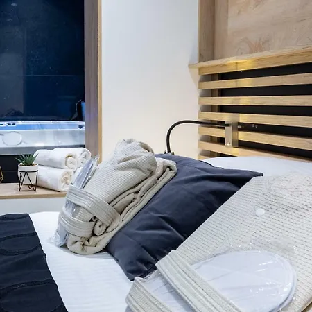 アパート Downtown Marcius Luxury With Jacuzzi & Sauna ザダル