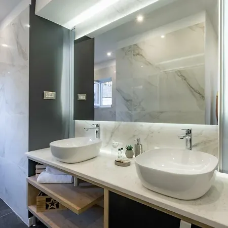 Downtown Marcius Luxury With Jacuzzi & Sauna * Zara