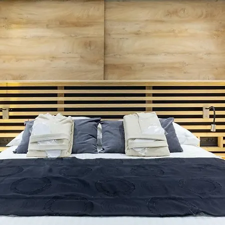 Downtown Marcius Luxury With Jacuzzi & Sauna * Zara