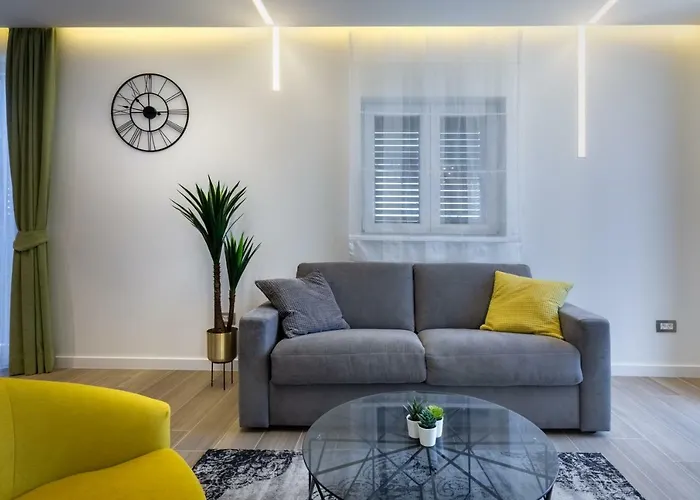 Downtown Marcius Luxury With Jacuzzi & Sauna * ザダル