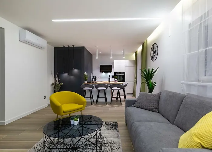 Downtown Marcius Luxury With Jacuzzi & Sauna * ザダル