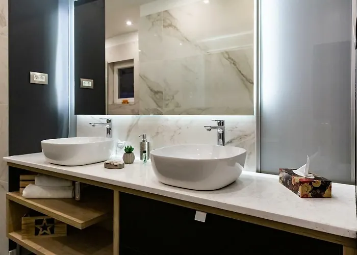 Downtown Marcius Luxury With Jacuzzi & Sauna ザダル