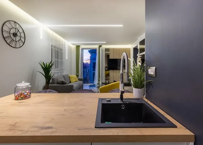 アパート Downtown Marcius Luxury With Jacuzzi & Sauna ザダル