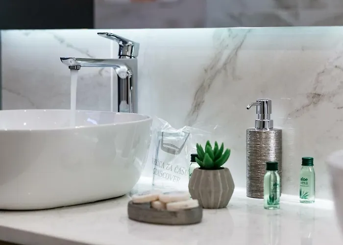 アパート Downtown Marcius Luxury With Jacuzzi & Sauna ザダル