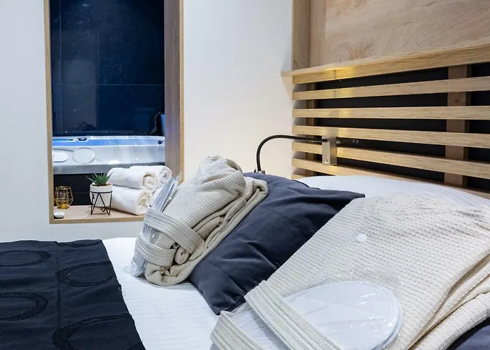 アパート Downtown Marcius Luxury With Jacuzzi & Sauna ザダル