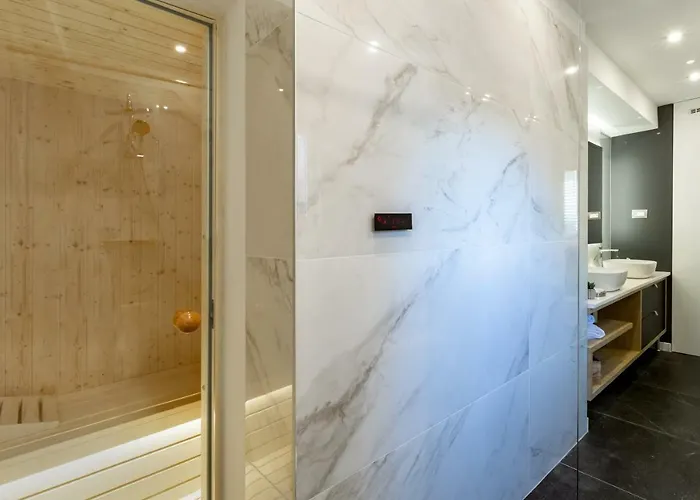 アパート Downtown Marcius Luxury With Jacuzzi & Sauna ザダル