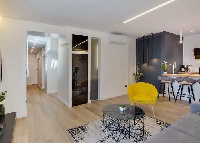 Downtown Marcius Luxury With Jacuzzi & Sauna