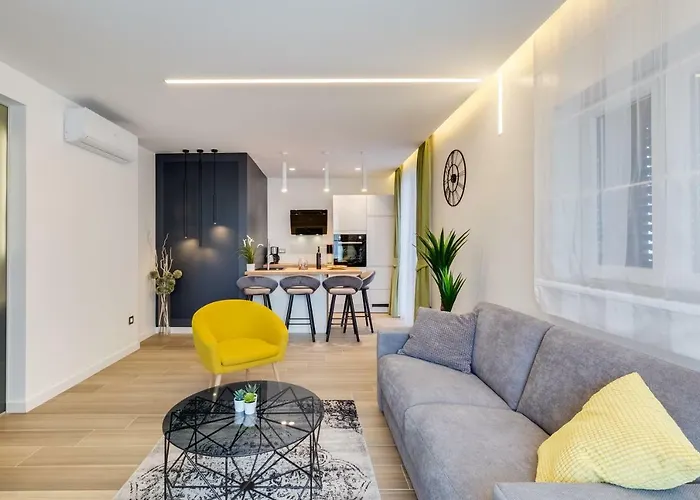 Downtown Marcius Luxury With Jacuzzi & Sauna アパート *