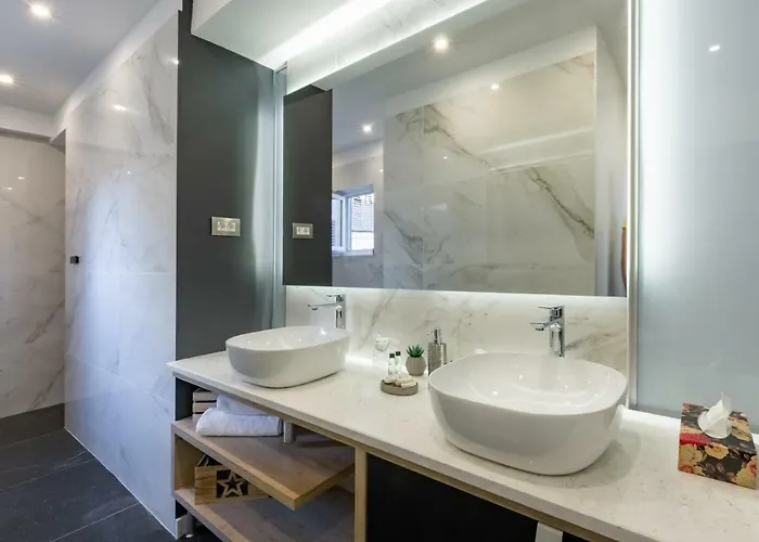 Downtown Marcius Luxury With Jacuzzi & Sauna * ザダル