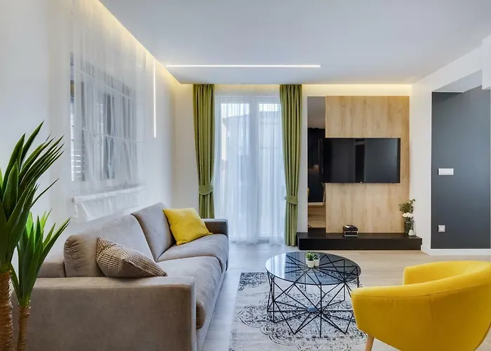 Downtown Marcius Luxury With Jacuzzi & Sauna アパート