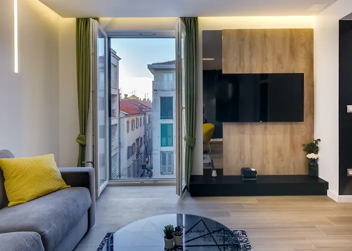 Downtown Marcius Luxury With Jacuzzi & Sauna * ザダル