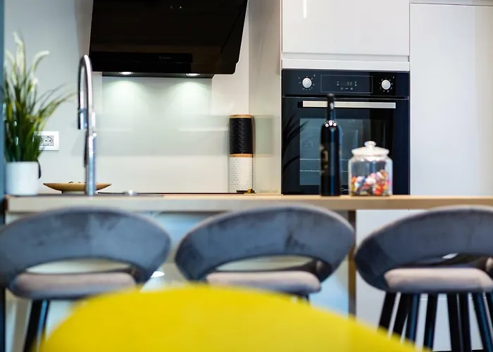 Downtown Marcius Luxury With Jacuzzi & Sauna アパート *